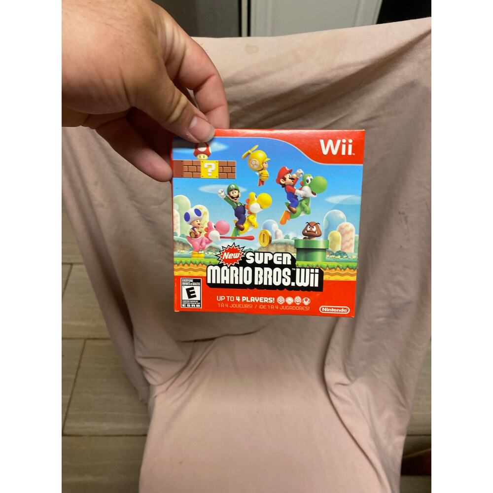 New Super Mario Bros. Wii Nintendo Wii Game Complete w/ Case & Manual E ESRB